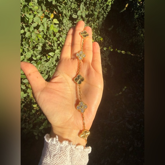 Clover Leaf Gold and Black Clover Bracelet - Picture 4 of 9